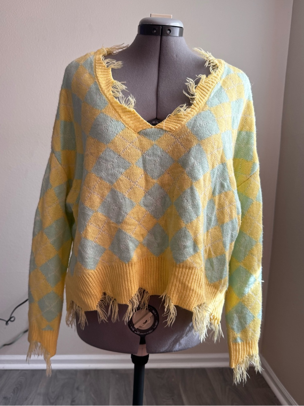 Just Polly size L argyle frayed sweater
